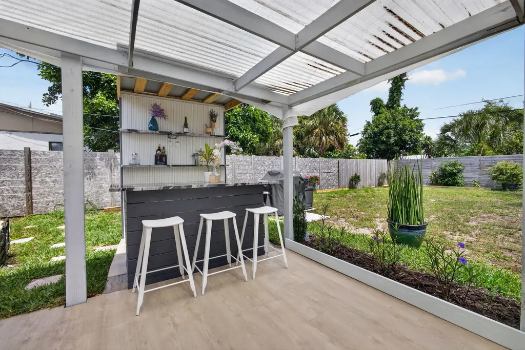 140 W 31st Court Riviera Beach FL 33404