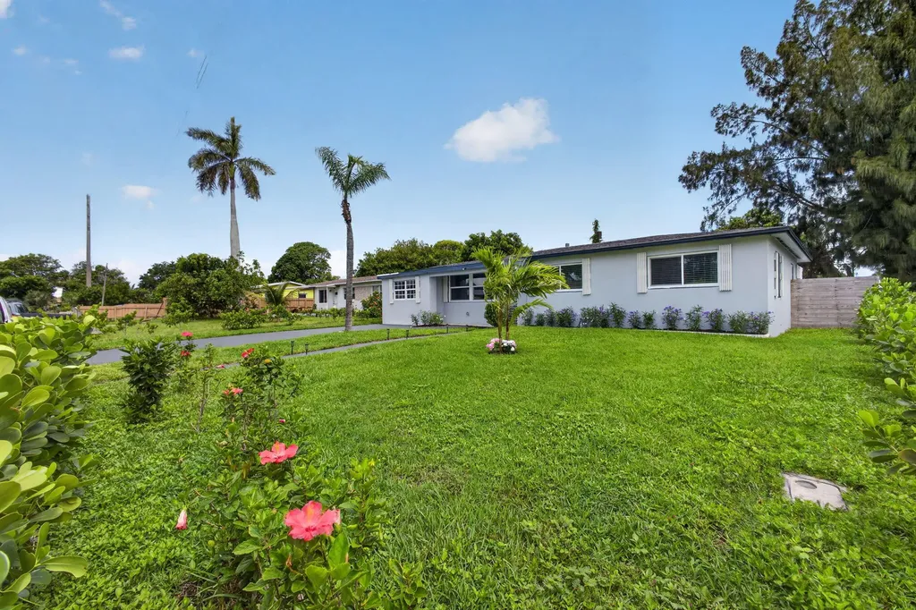 140 W 31st Court Riviera Beach FL 33404