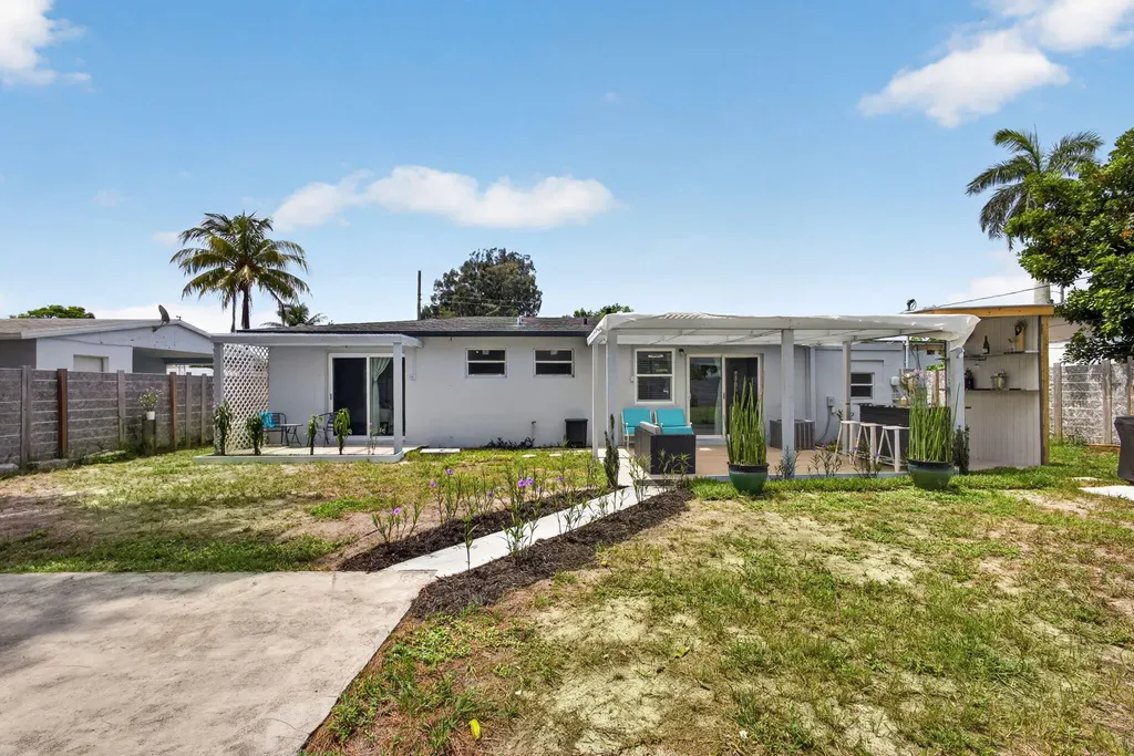 140 W 31st Court Riviera Beach FL 33404