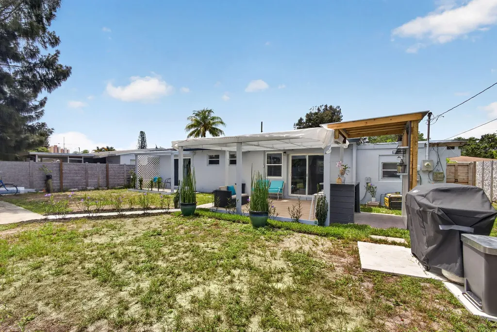 140 W 31st Court Riviera Beach FL 33404
