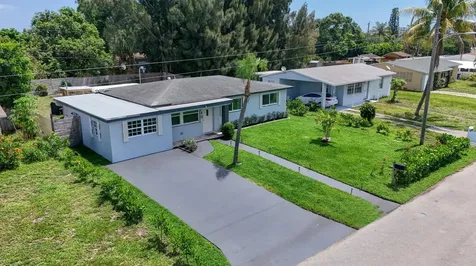 140 W 31st Court Riviera Beach FL 33404