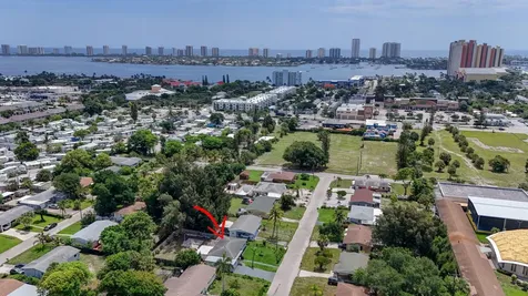 140 W 31st Court Riviera Beach FL 33404