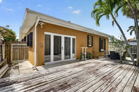 70 18th Avenue S Lake Worth Beach FL 33460
