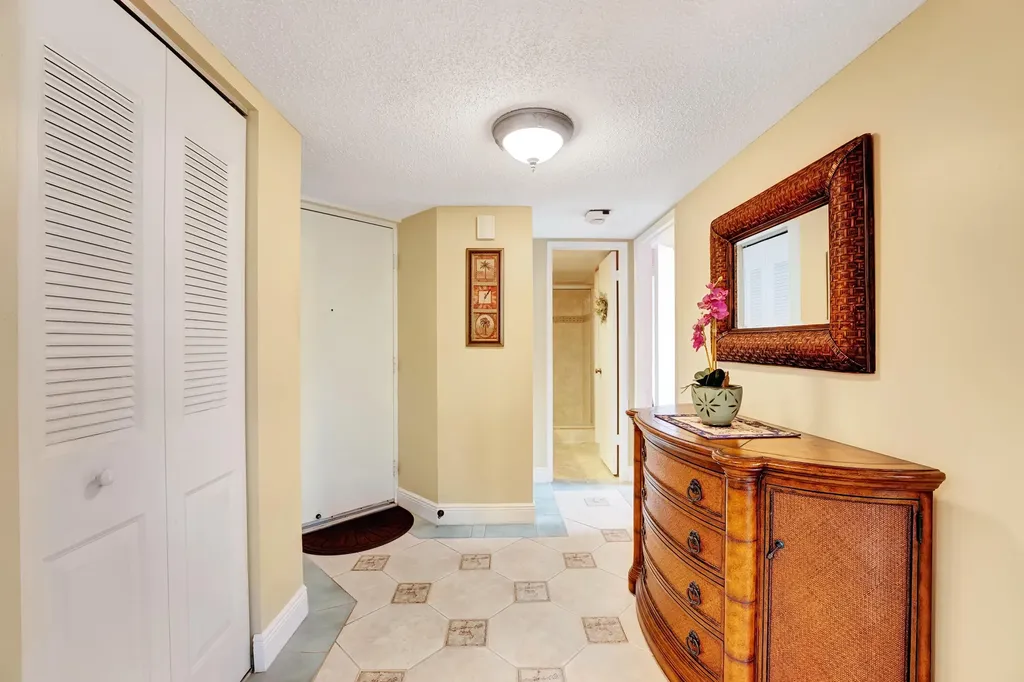 450 Egret Circle Delray Beach FL 33444