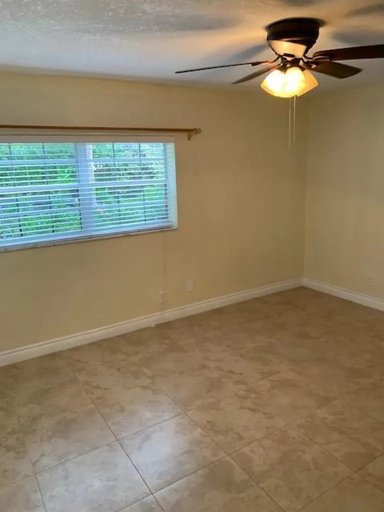 1907 NE 2nd Street Deerfield Beach FL 33441
