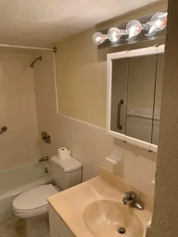 1907 NE 2nd Street Deerfield Beach FL 33441