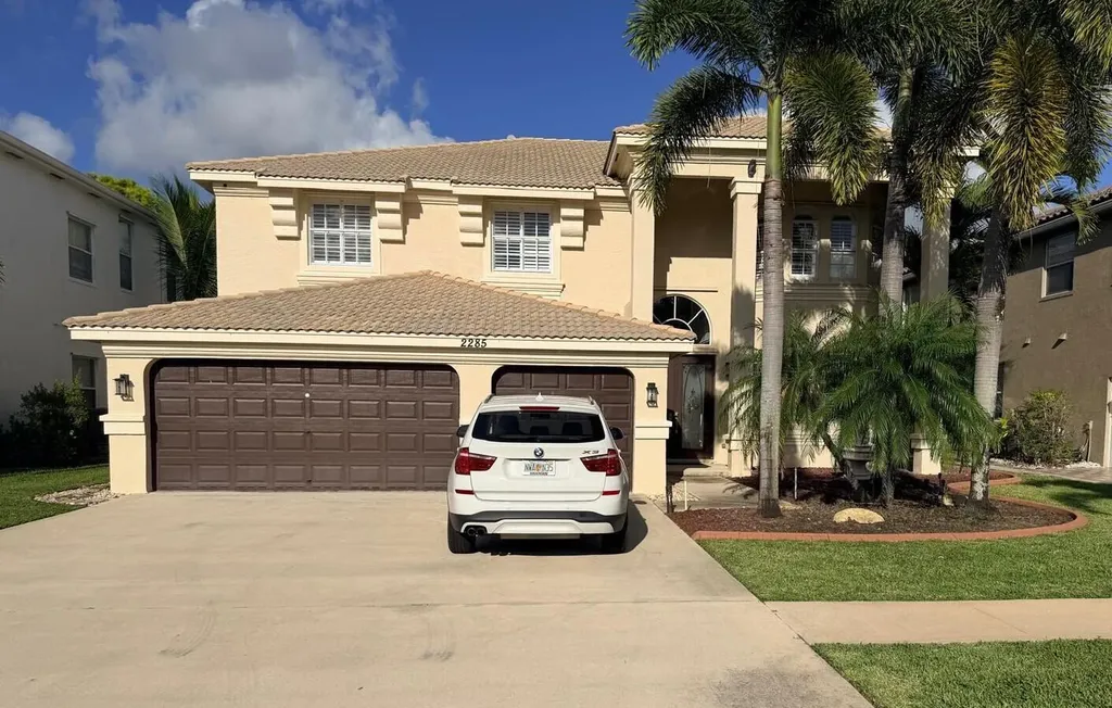 2285 Ridgewood Circle Royal Palm Beach FL 33411