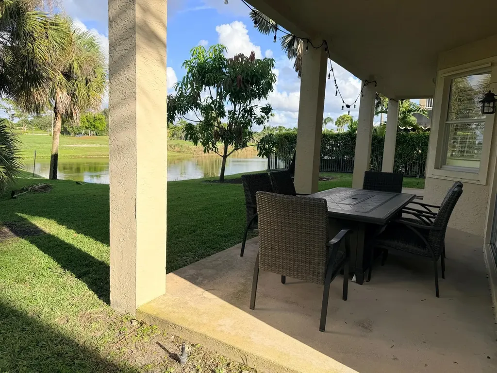 2285 Ridgewood Circle Royal Palm Beach FL 33411