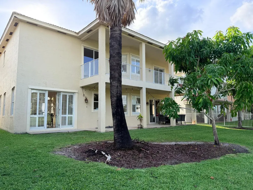 2285 Ridgewood Circle Royal Palm Beach FL 33411