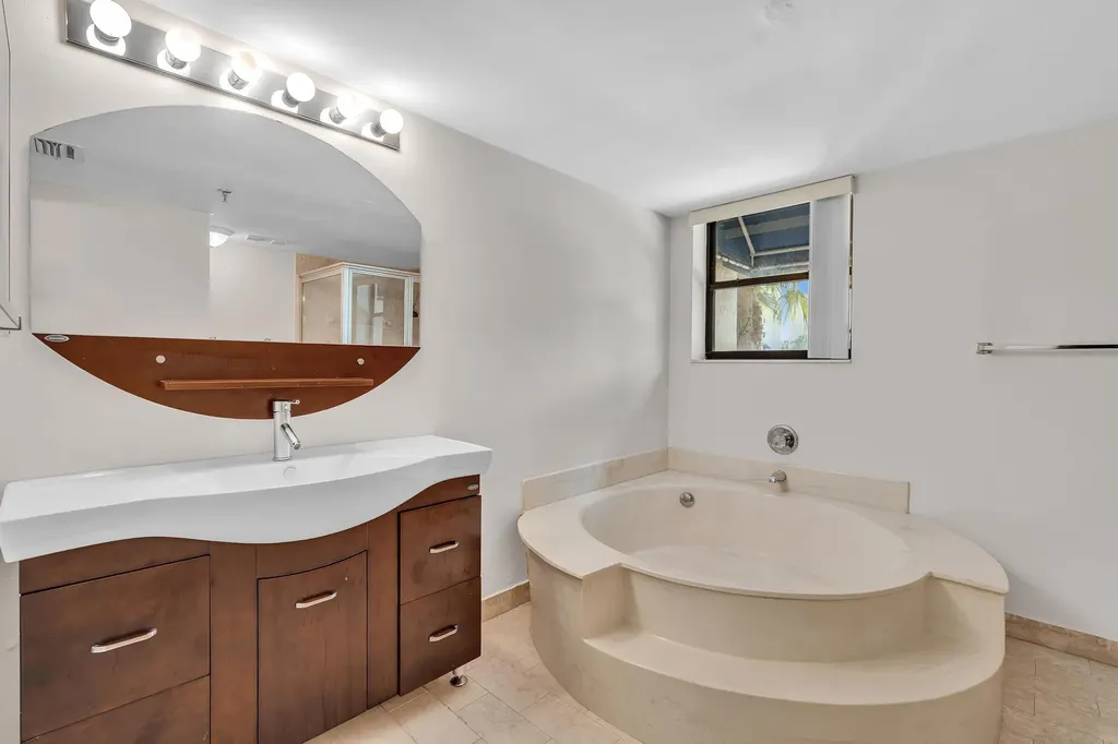 7564 Regency Lake Drive Boca Raton FL 33433