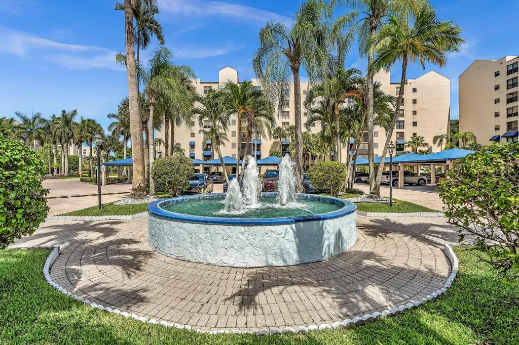 7564 Regency Lake Drive Boca Raton FL 33433