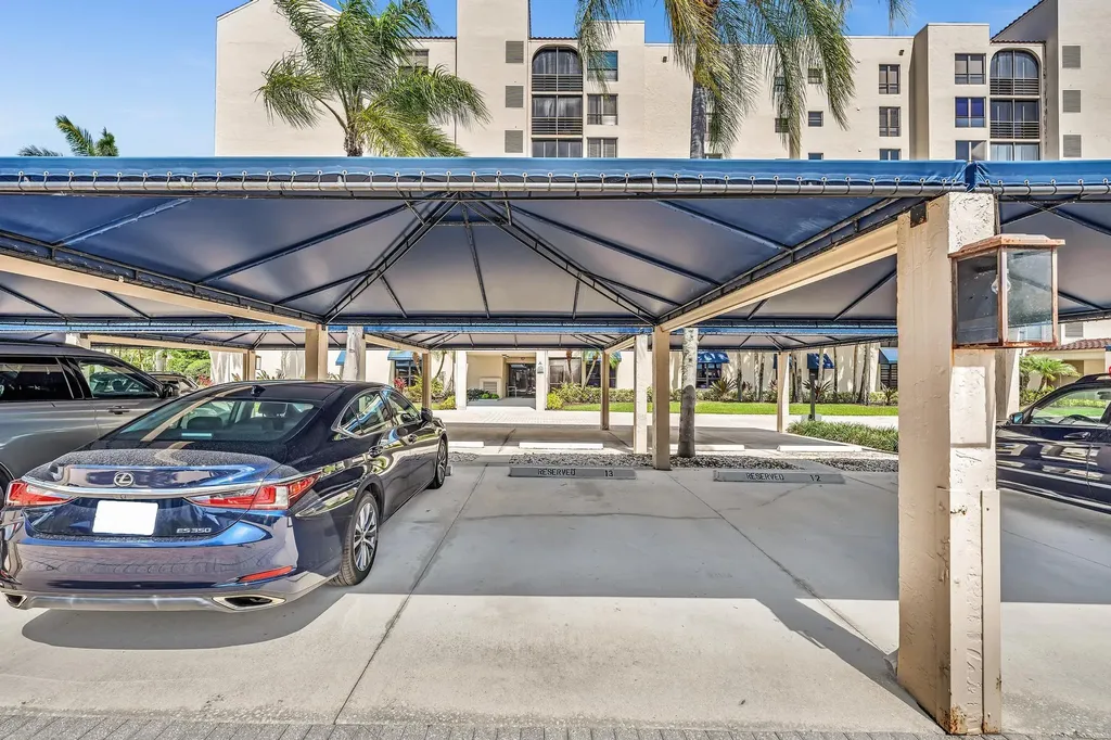 7564 Regency Lake Drive Boca Raton FL 33433
