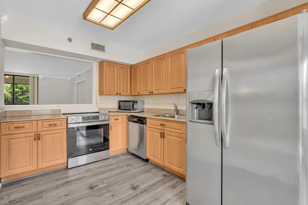 7564 Regency Lake Drive Boca Raton FL 33433