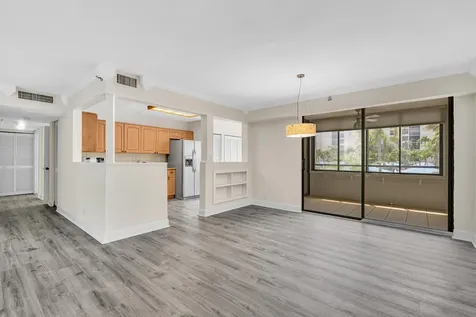 7564 Regency Lake Drive Boca Raton FL 33433