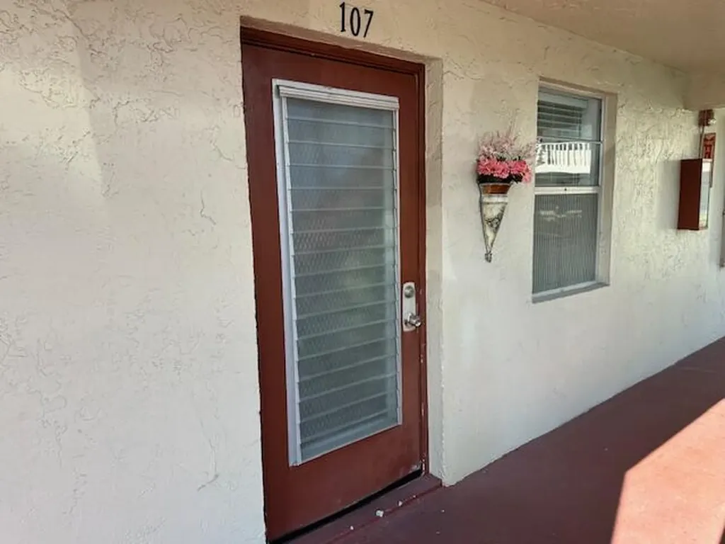 21 Abbey Lane Delray Beach FL 33446