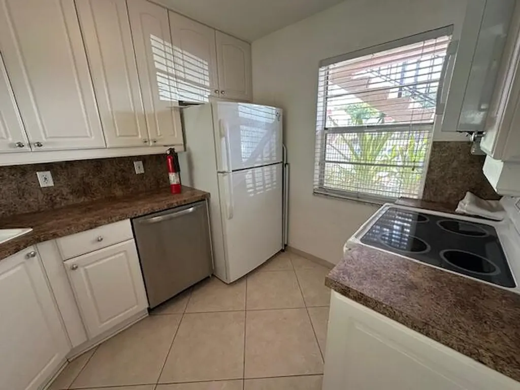 21 Abbey Lane Delray Beach FL 33446