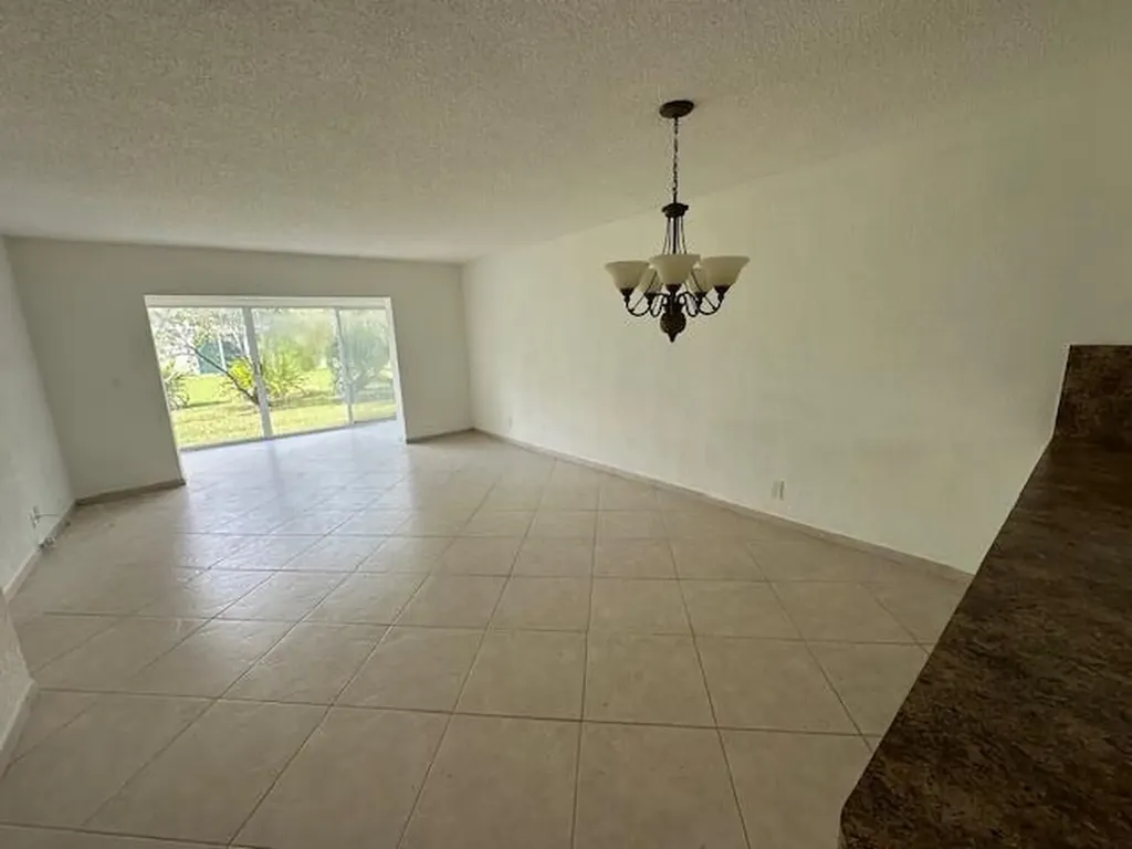 21 Abbey Lane Delray Beach FL 33446