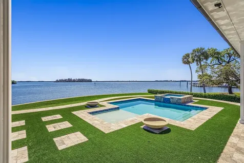 1505 W Camino Del Rio Vero Beach FL 32963