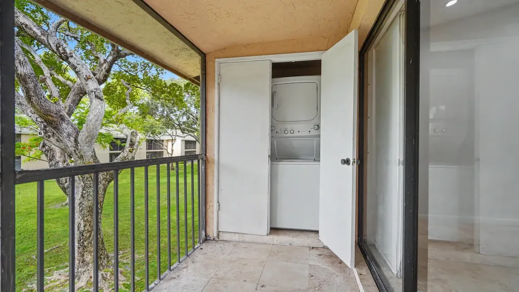 3939 NE 5th Avenue Boca Raton FL 33431