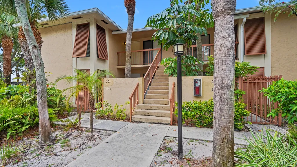 3939 NE 5th Avenue Boca Raton FL 33431