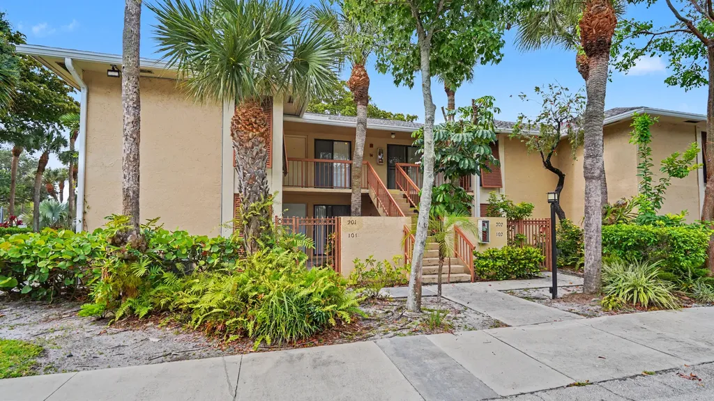 3939 NE 5th Avenue Boca Raton FL 33431
