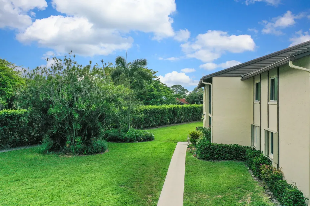 5930 Whispering Pine Way Greenacres FL 33463