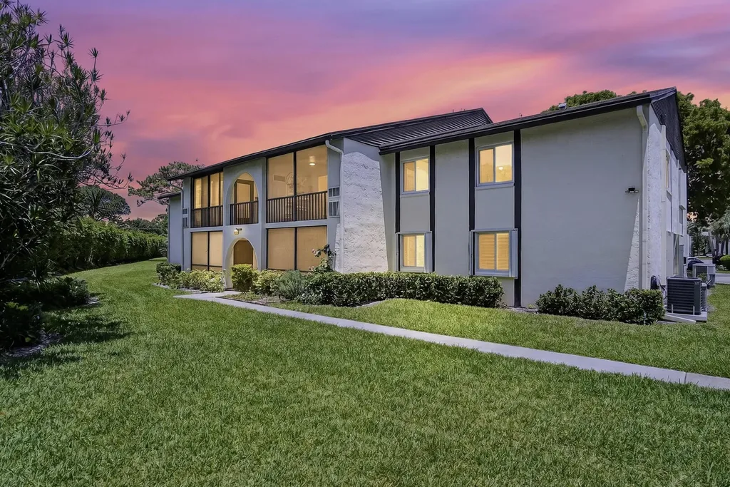 5930 Whispering Pine Way Greenacres FL 33463