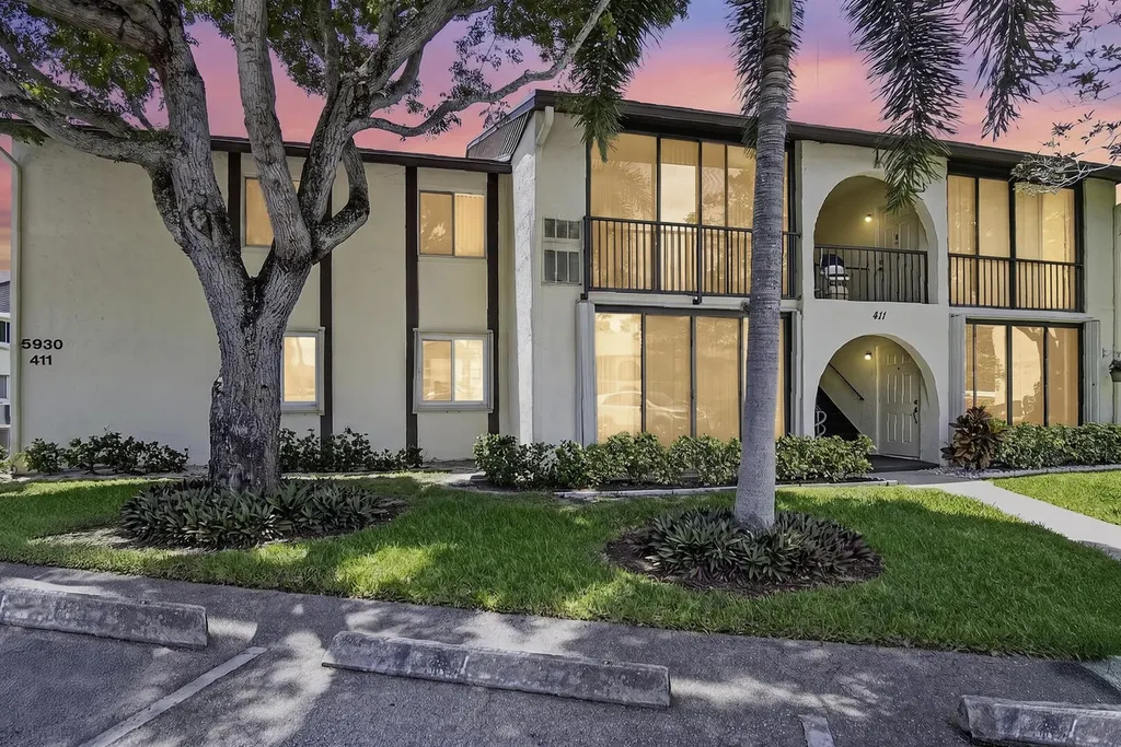 5930 Whispering Pine Way Greenacres FL 33463