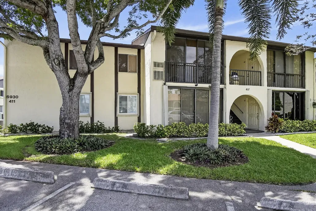 5930 Whispering Pine Way Greenacres FL 33463