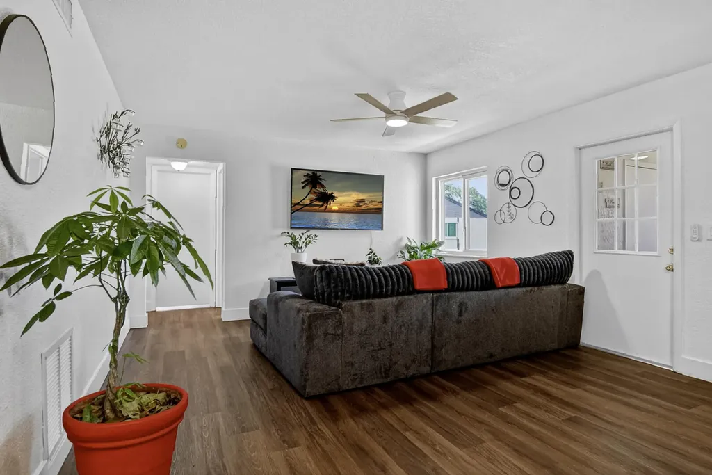 5930 Whispering Pine Way Greenacres FL 33463