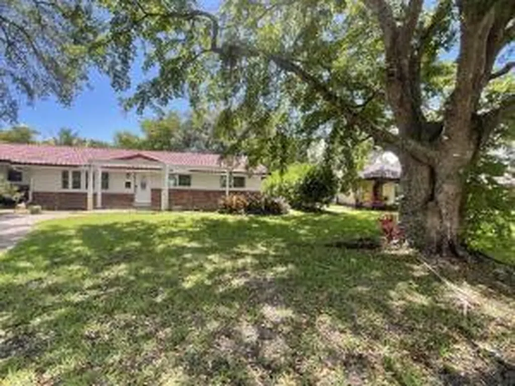 3205 NW 87th Avenue Coral Springs FL 33071