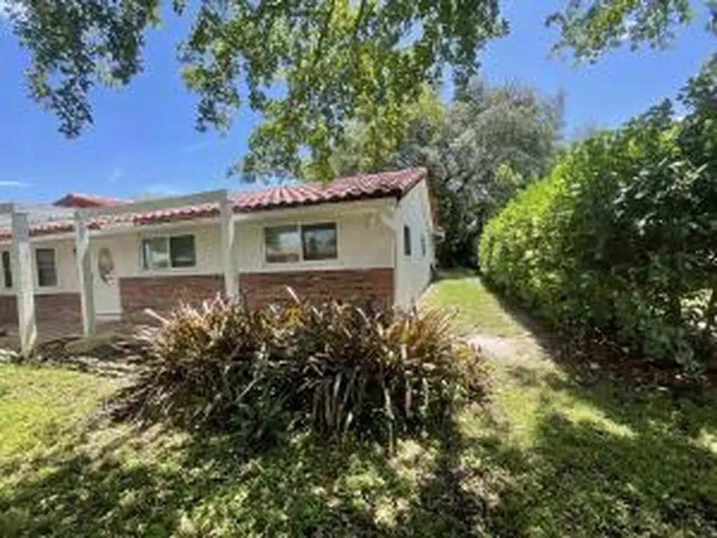 3205 NW 87th Avenue Coral Springs FL 33071