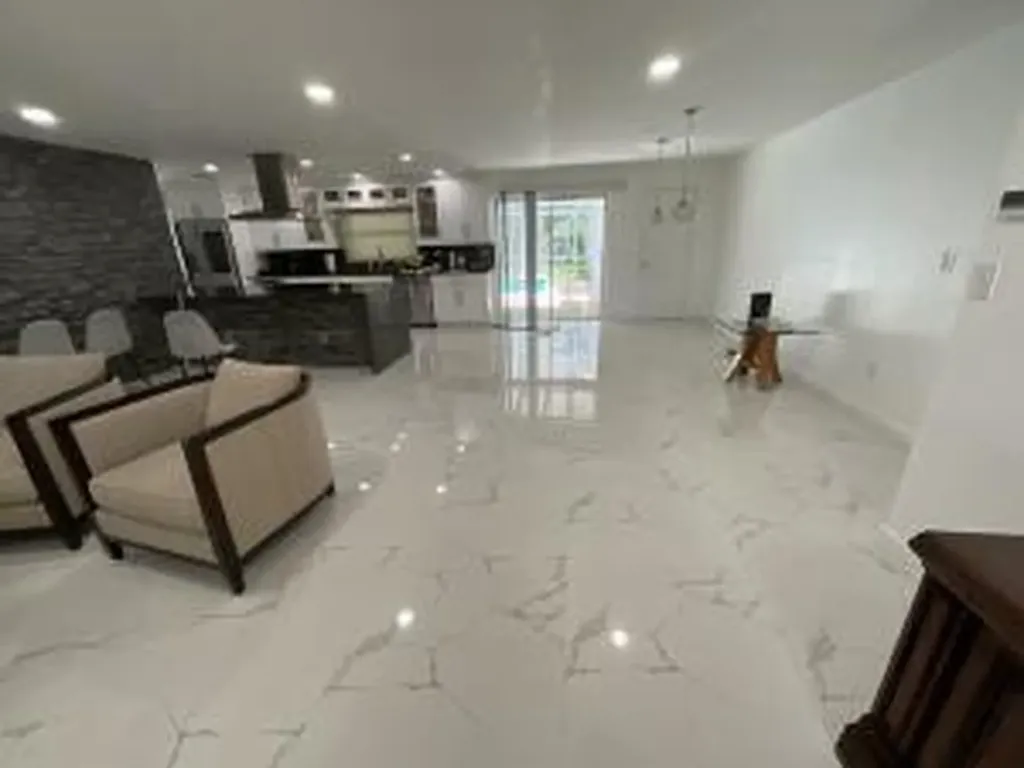 3205 NW 87th Avenue Coral Springs FL 33071
