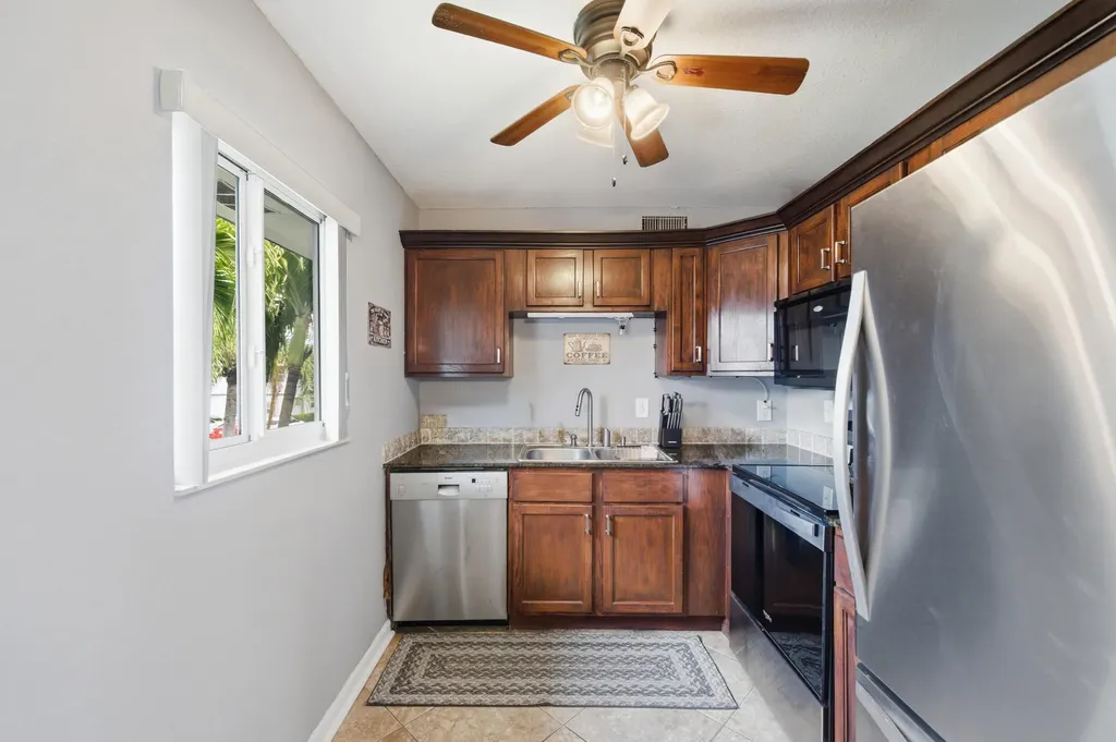 376 Saxony H Delray Beach FL 33446
