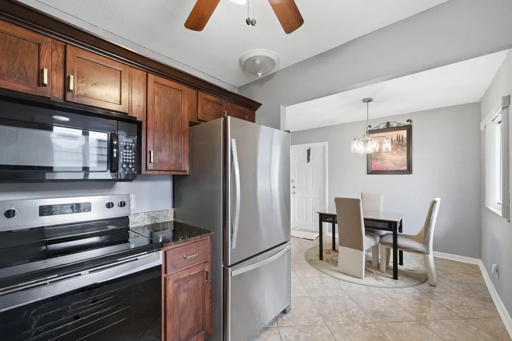 376 Saxony H Delray Beach FL 33446