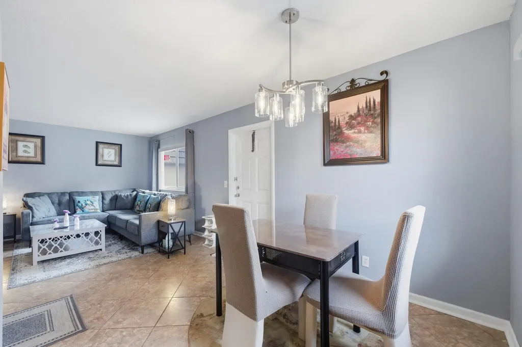 376 Saxony H Delray Beach FL 33446