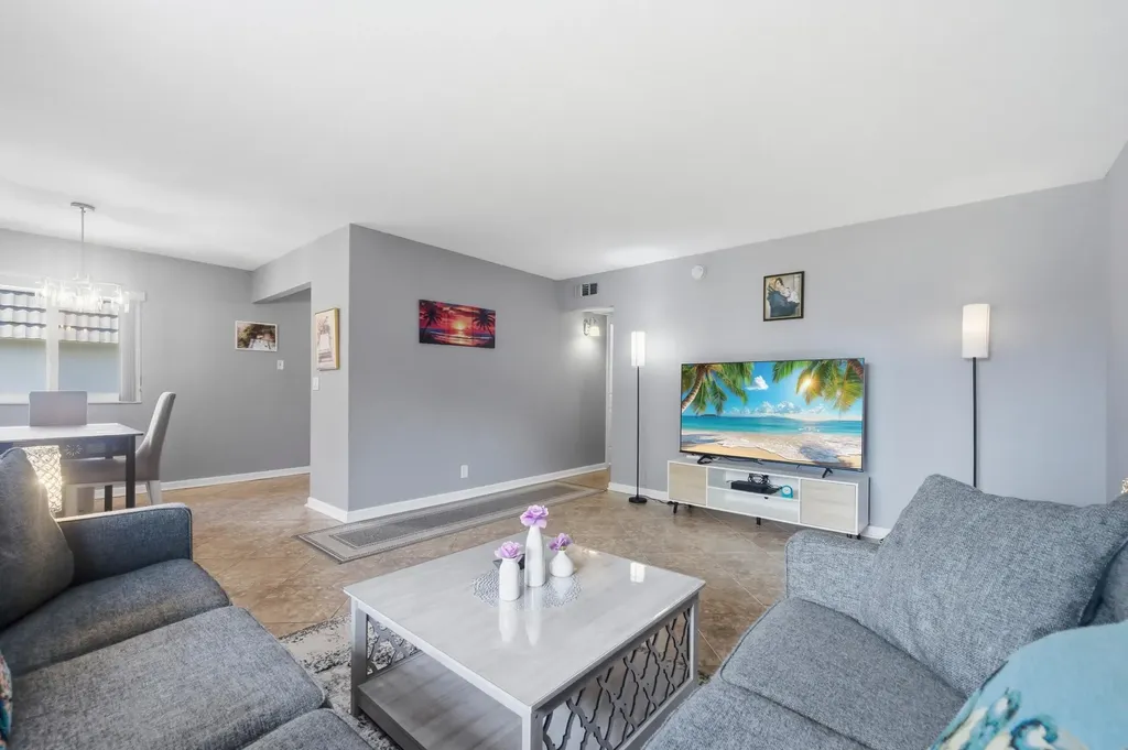376 Saxony H Delray Beach FL 33446