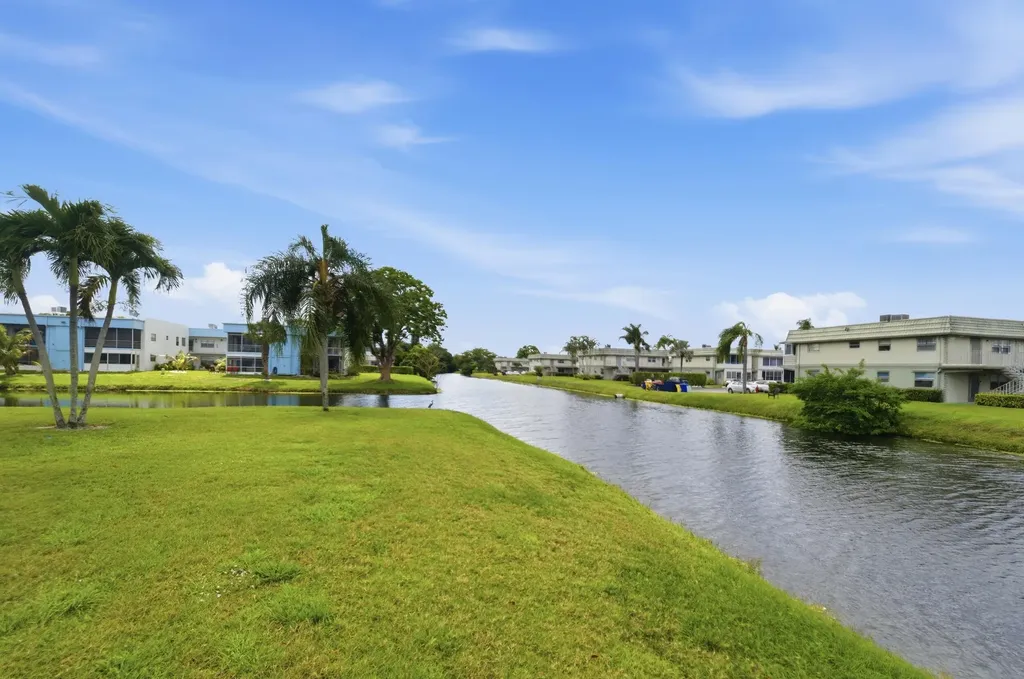 376 Saxony H Delray Beach FL 33446