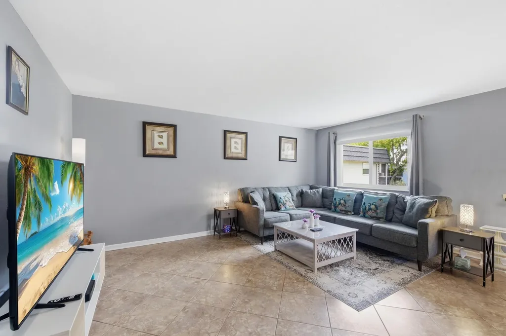 376 Saxony H Delray Beach FL 33446