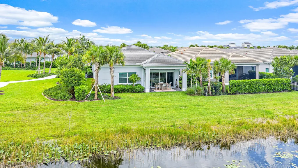 Palm Beach Gardens FL, 10075 Driftwood Way