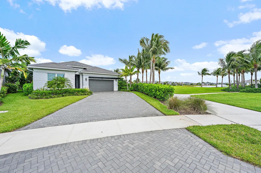 10075 Driftwood Way Palm Beach Gardens FL 33412