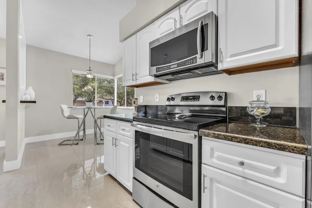 994 NW 93rd Avenue Plantation FL 33324