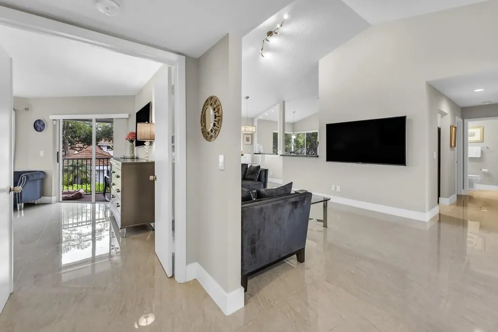 994 NW 93rd Avenue Plantation FL 33324
