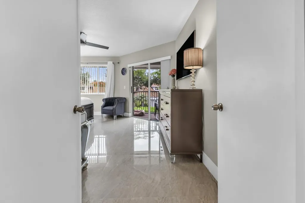 994 NW 93rd Avenue Plantation FL 33324