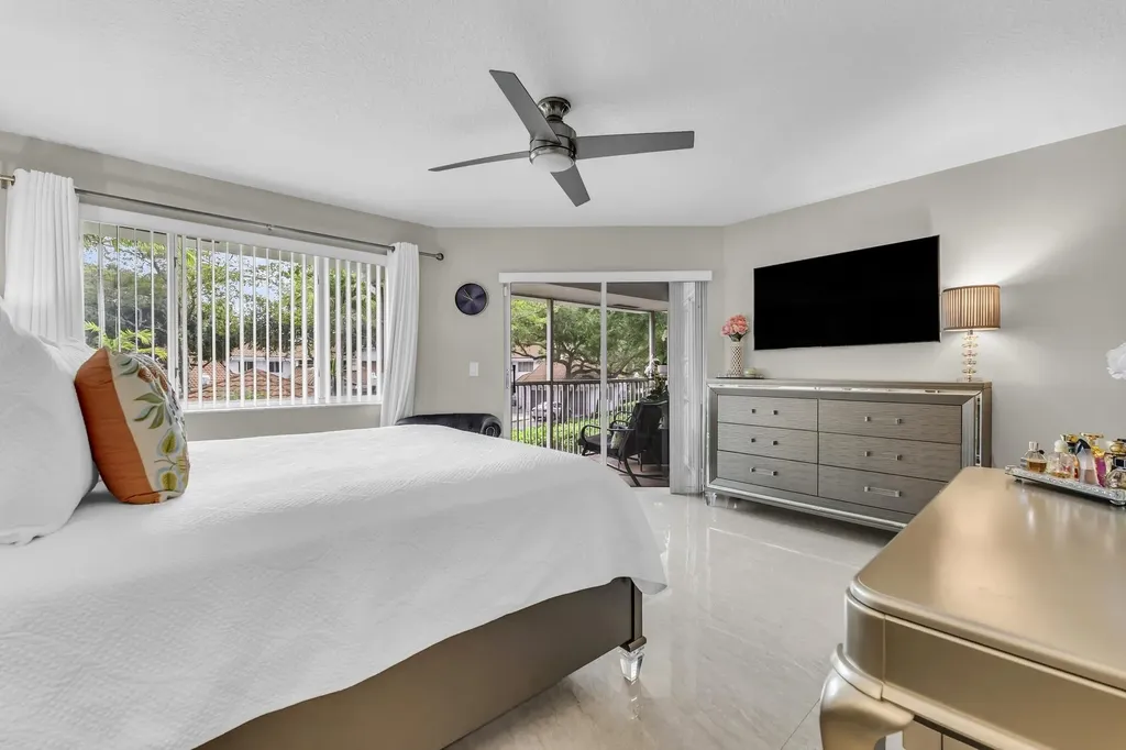 994 NW 93rd Avenue Plantation FL 33324