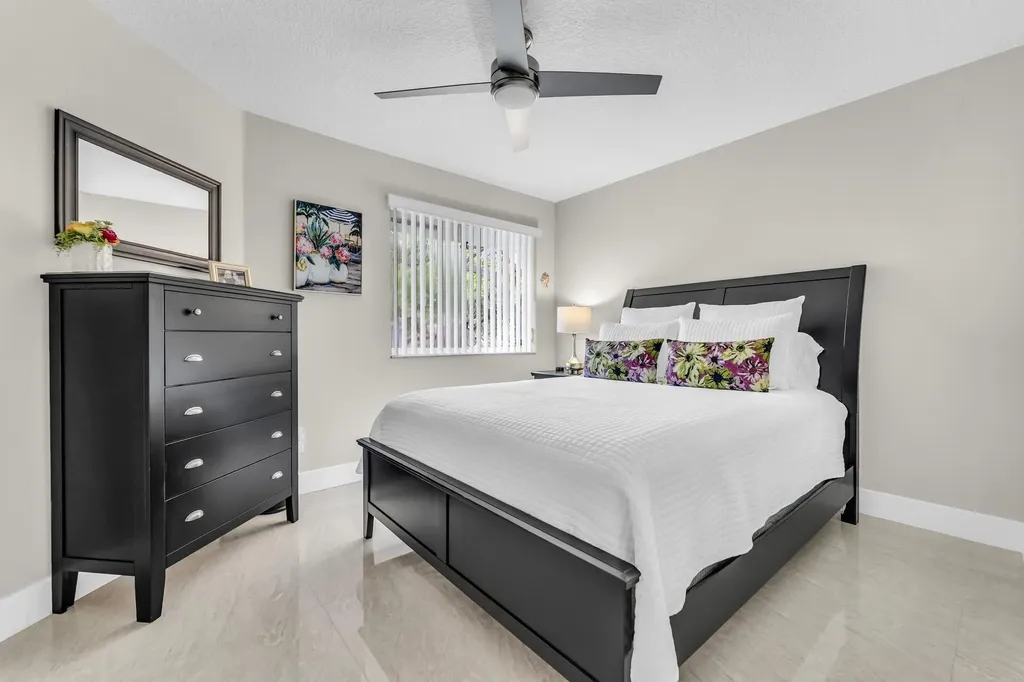 994 NW 93rd Avenue Plantation FL 33324