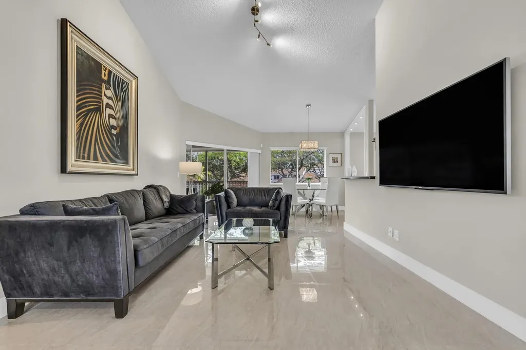 994 NW 93rd Avenue Plantation FL 33324