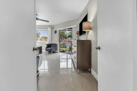 994 NW 93rd Avenue Plantation FL 33324