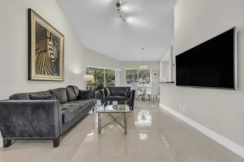 994 NW 93rd Avenue Plantation FL 33324