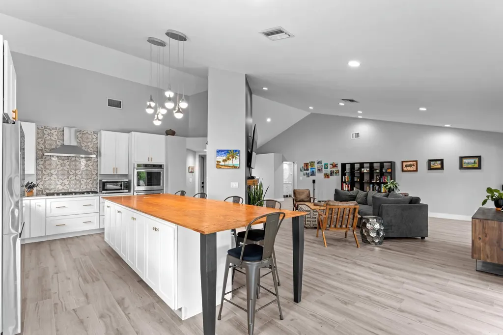 6910 NW 2nd Terrace Boca Raton FL 33487
